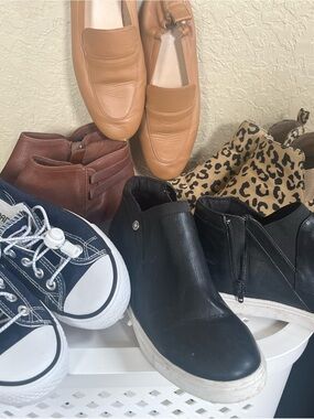 Box of shoes 5 pairs
